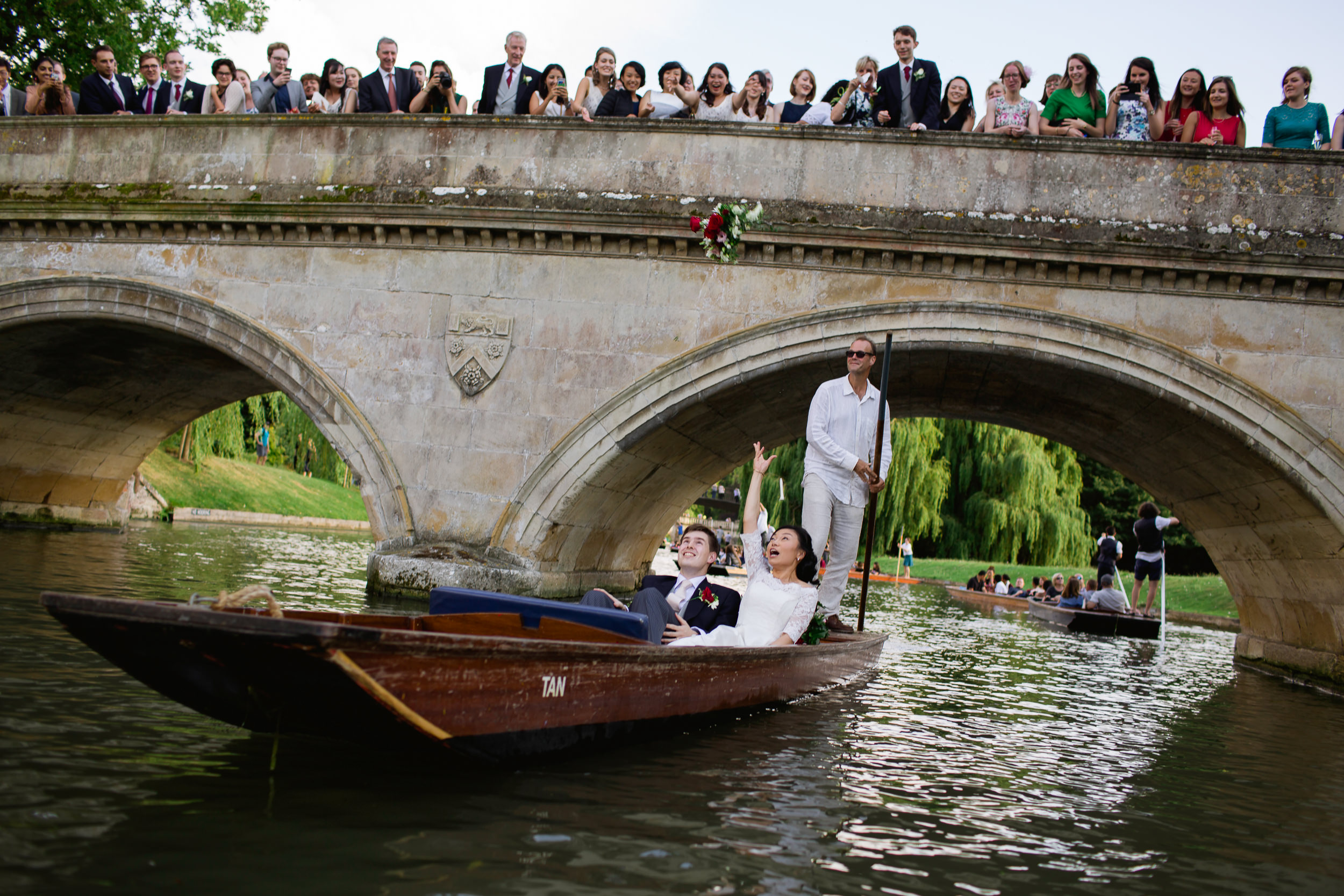 wedding bouquet throw - Cambridge wedding - bride and groom in a punt - Cambridge wedding