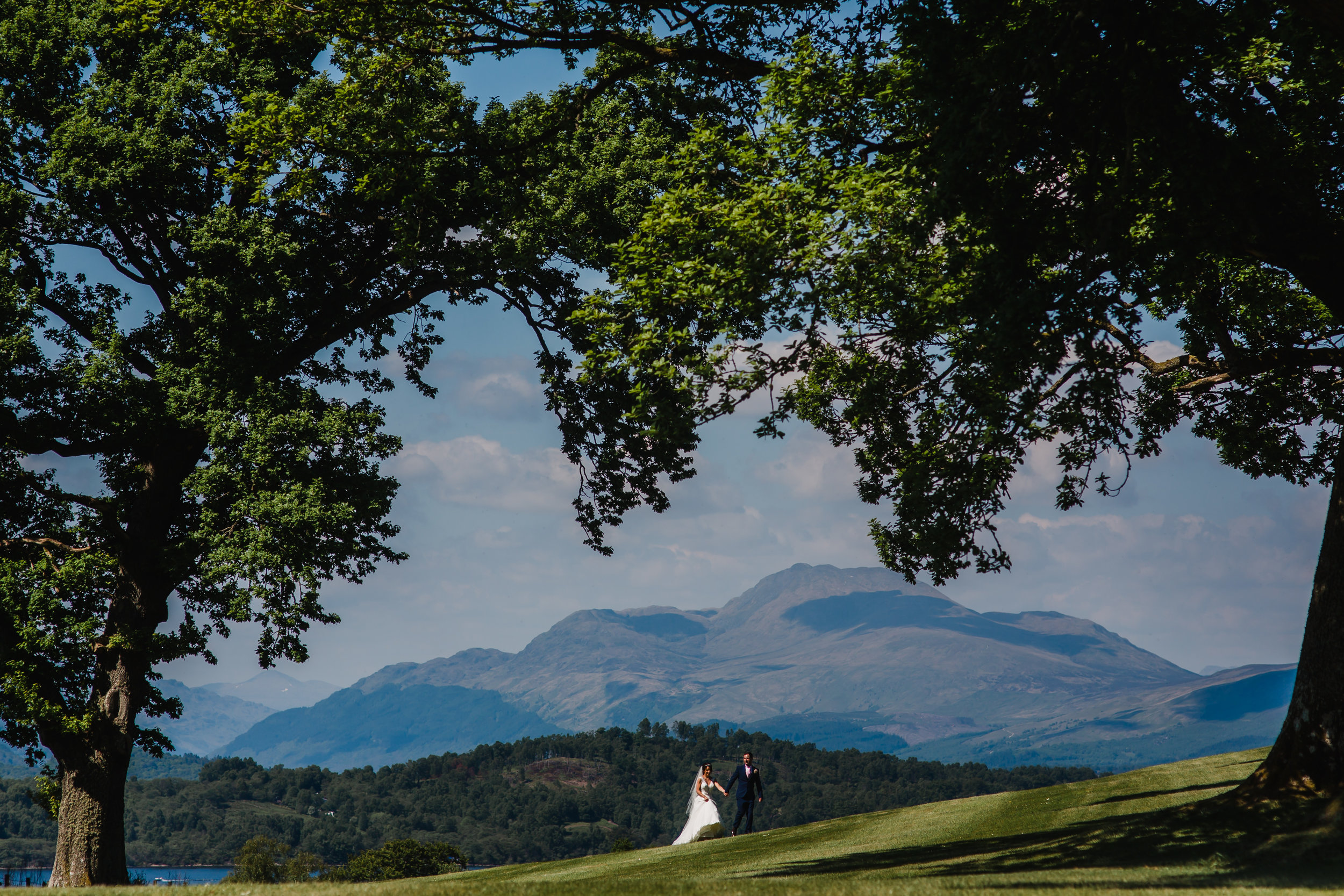 a Scottish wedding couple at loch lohmond