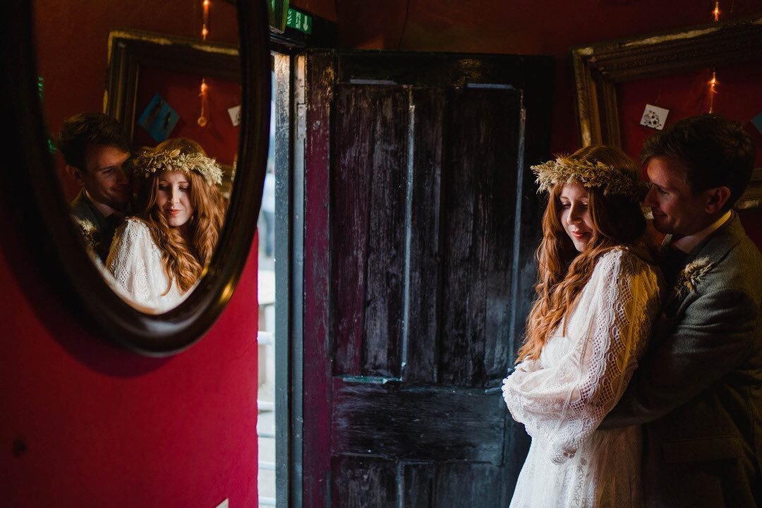 Happy anniversary first anniversary to @kate.Joll and @factsforwhatever. 
They had their wedding @bromwichparkfarmweddings which is just the most awesome place to shoot. .⁠
.⁠
.⁠
.⁠
#farmersimageoftheweek #alternativeweddingphotography #birmingham #w