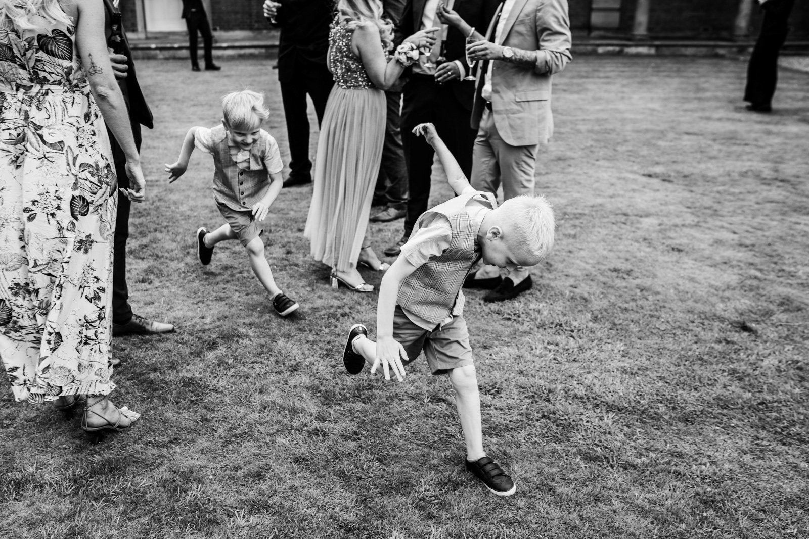 kids running - 2022 wedding round up no nonsense heartfelt wedding photography leeallenphotos