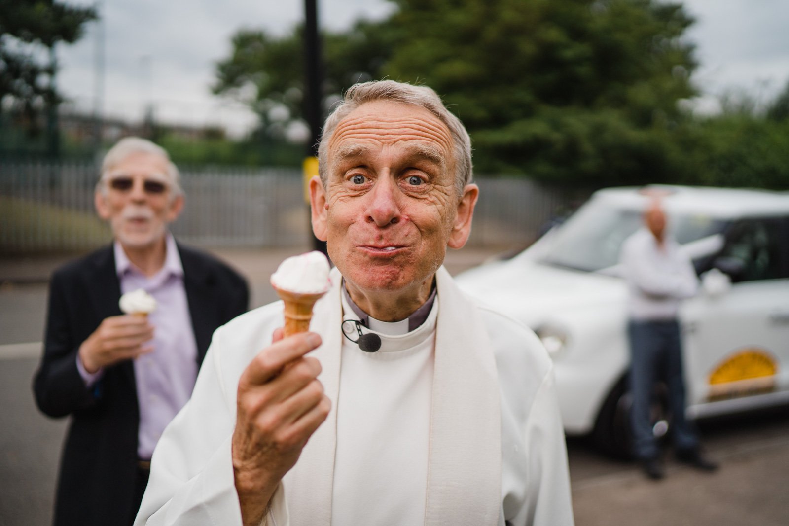 vicar witha na ice cream - 2022 wedding round up no nonsense heartfelt wedding photography leeallenphotos