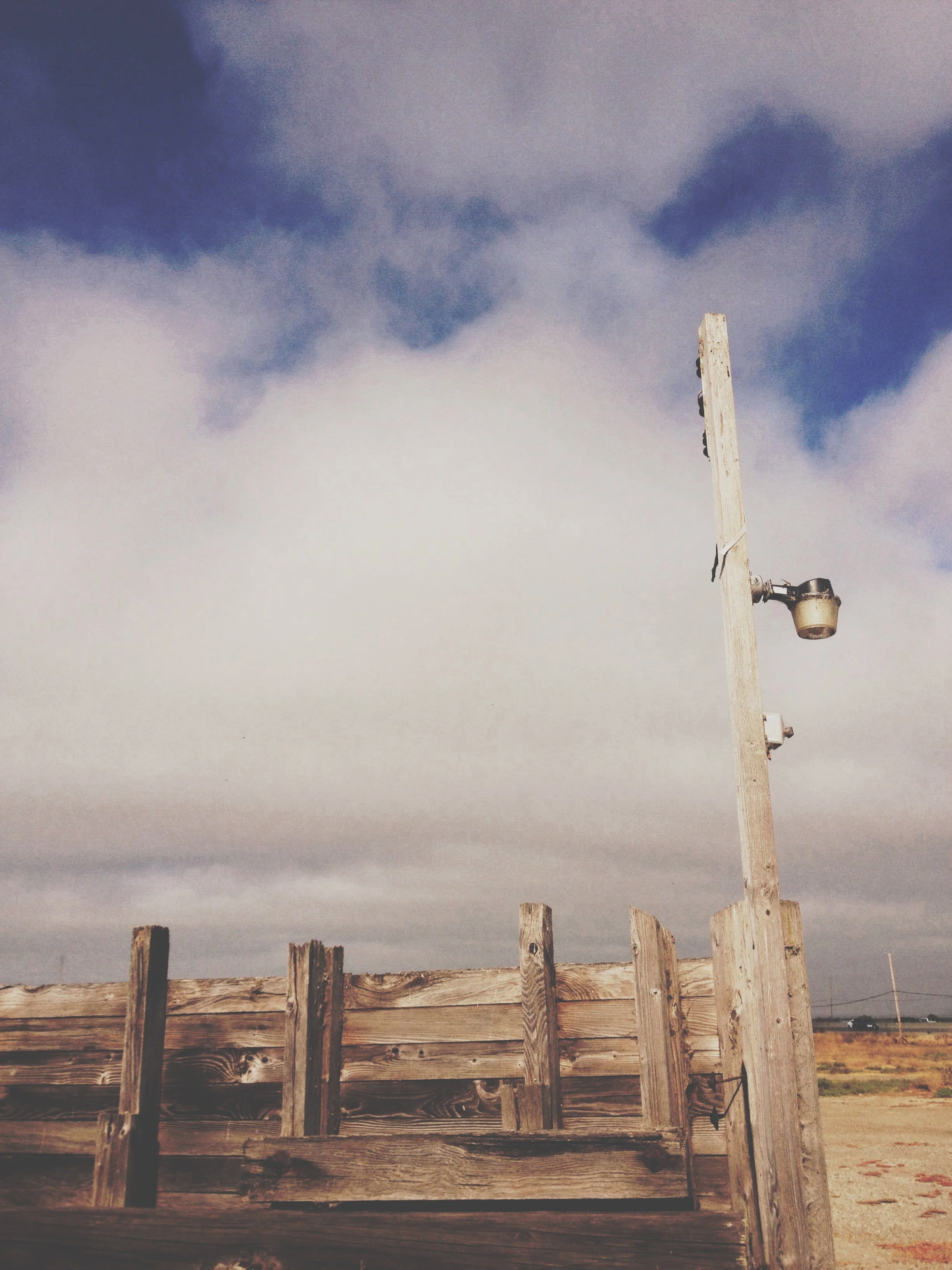 jasonquiz_salt-flat-barn_street-light.jpg