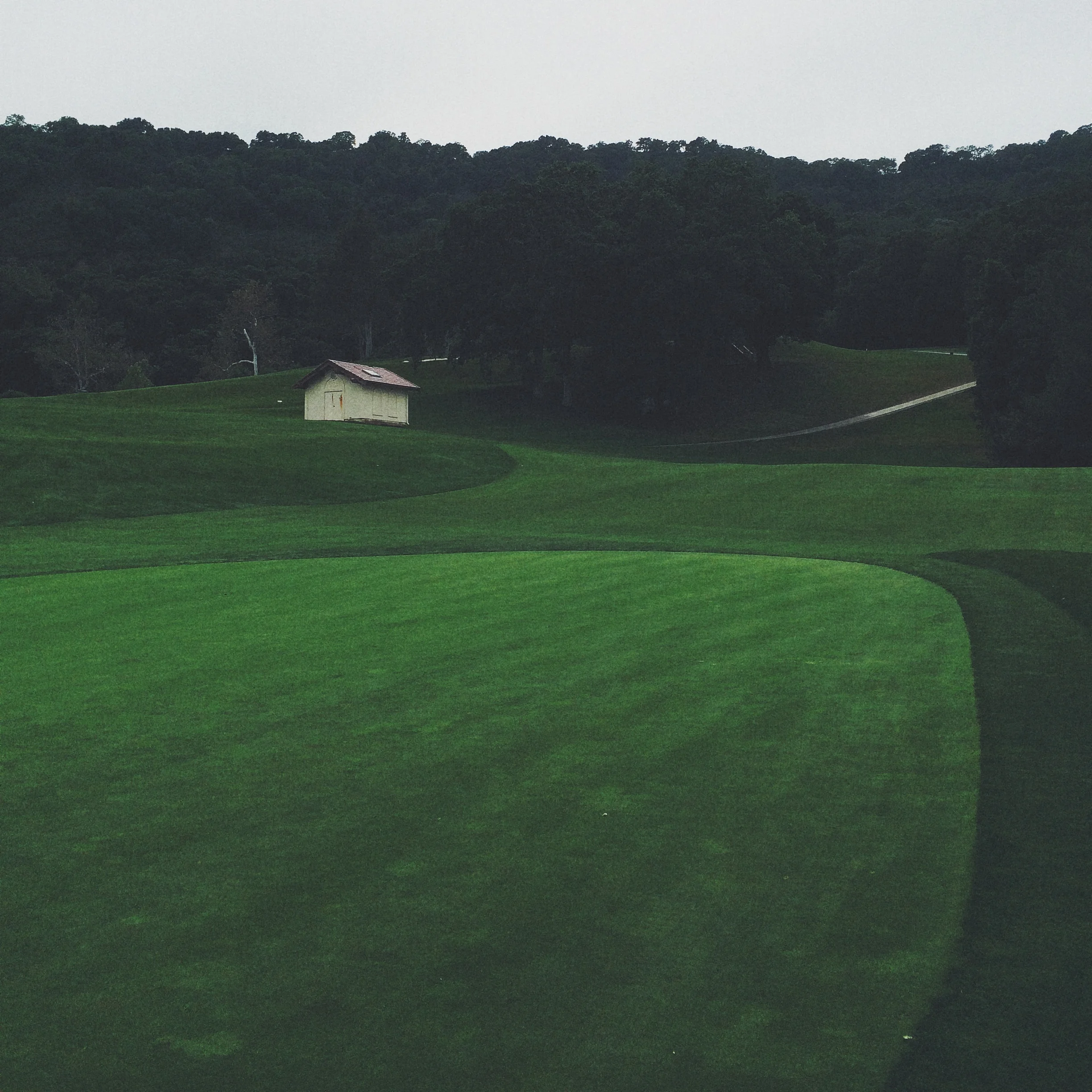 jasonquiz_golf_lonely-house.jpg