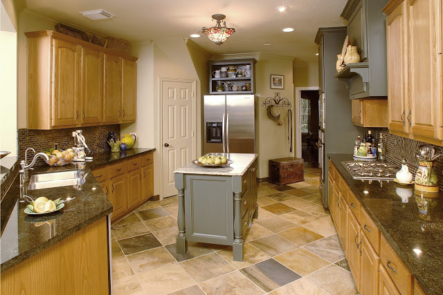 What To Do With Oak Cabinets Designed, What Flooring Looks Best With Honey Oak Cabinets