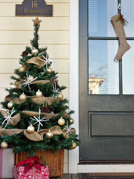 Article + Gallery ➤ http://CARLAASTON.com/designed/decorating-with-burlap For The Love Of Burlap | The Holiday's Hottest Decorating Tool (Image Source: Style State - KWs: decor, tutorial, DIY, Christmas, tree)