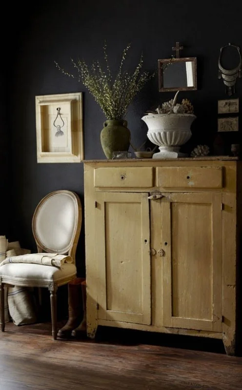 25 Dramatic, Bold, Confident & SEXY BLACK ROOMS