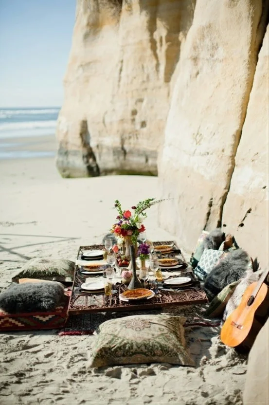 Image via: 100 Layer Cake | 22 Summery, Serene Picnic Ideas 