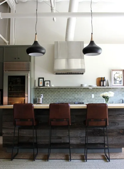 ARTICLE + GALLERY: Simple Design Strongly Suggests Sophisticated Style