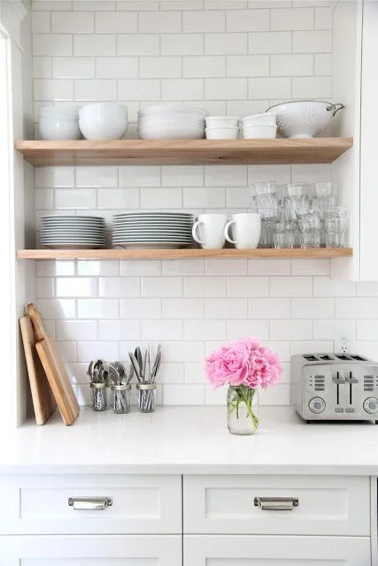 ARTICLE + GALLERY: Simple Design Strongly Suggests Sophisticated Style