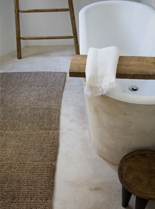 ARTICLE + GALLERY: Simple Design Strongly Suggests Sophisticated Style