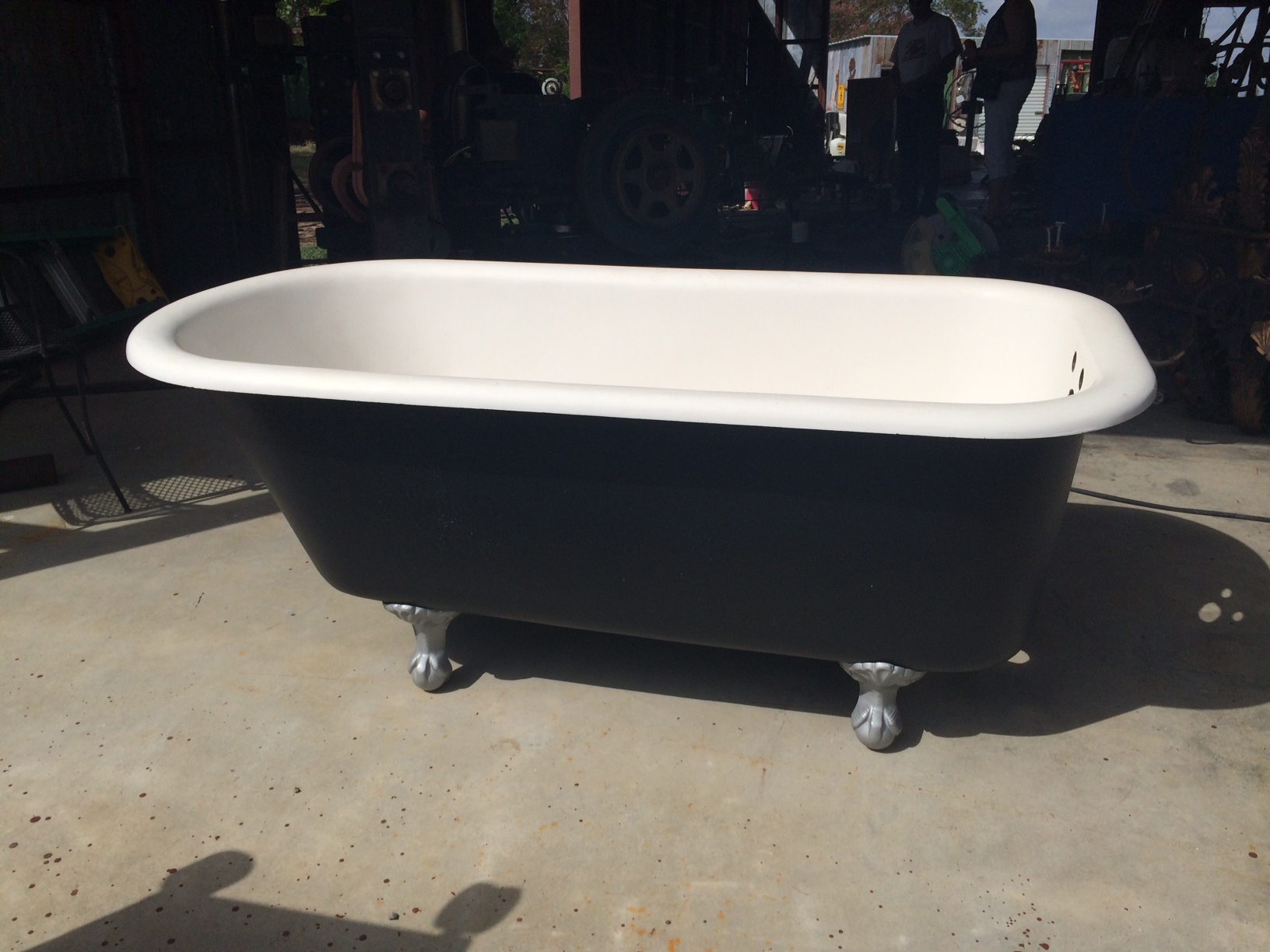 Antique tub