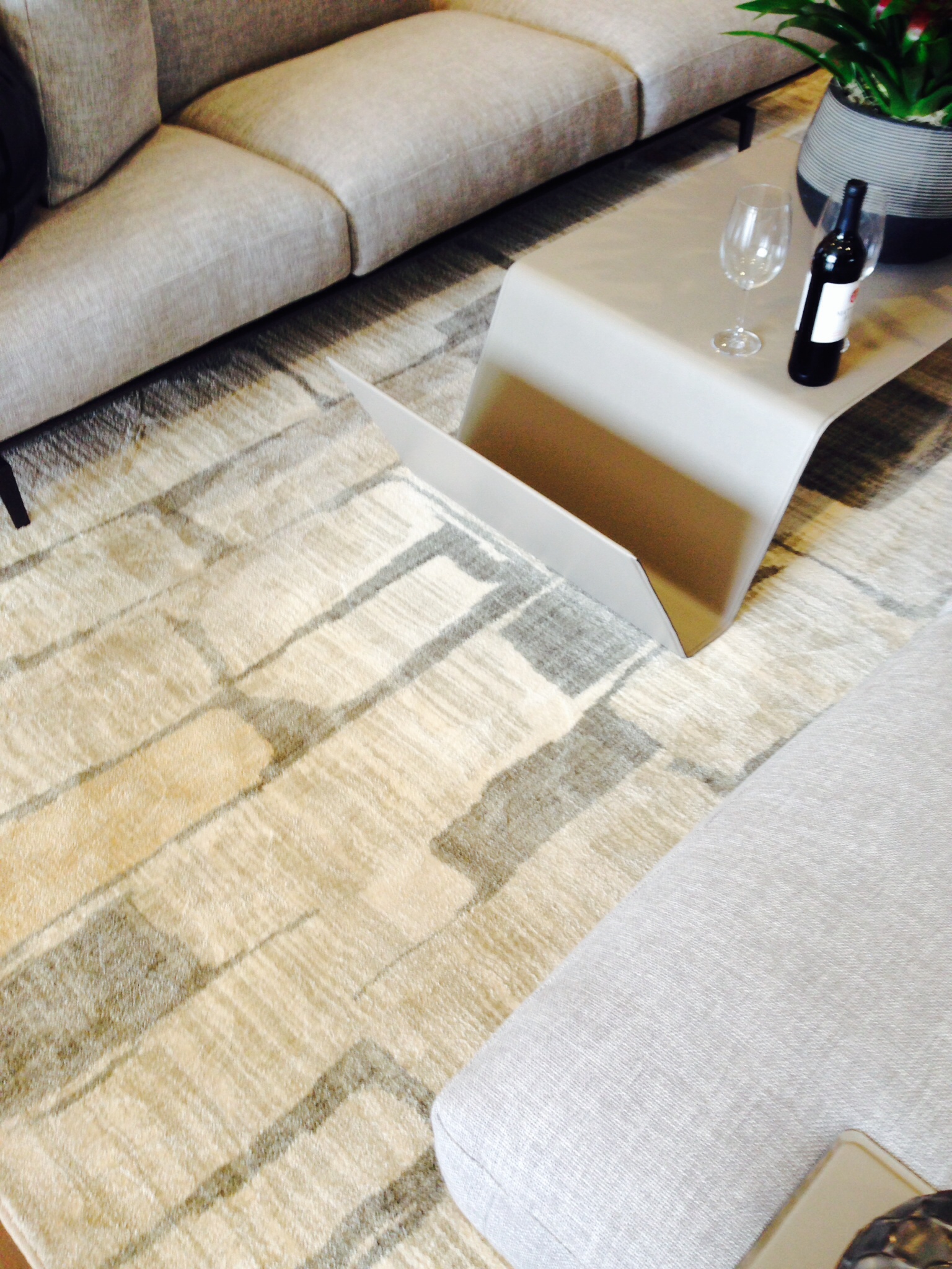 Best of #KBIS2015: Karastan’s SmartStrand® Silk™ Forever Clean™ carpet (Mohawk Flooring) | Carla Aston reporting from Modenus' #BlogTourVegas | Photographer: Chasen West