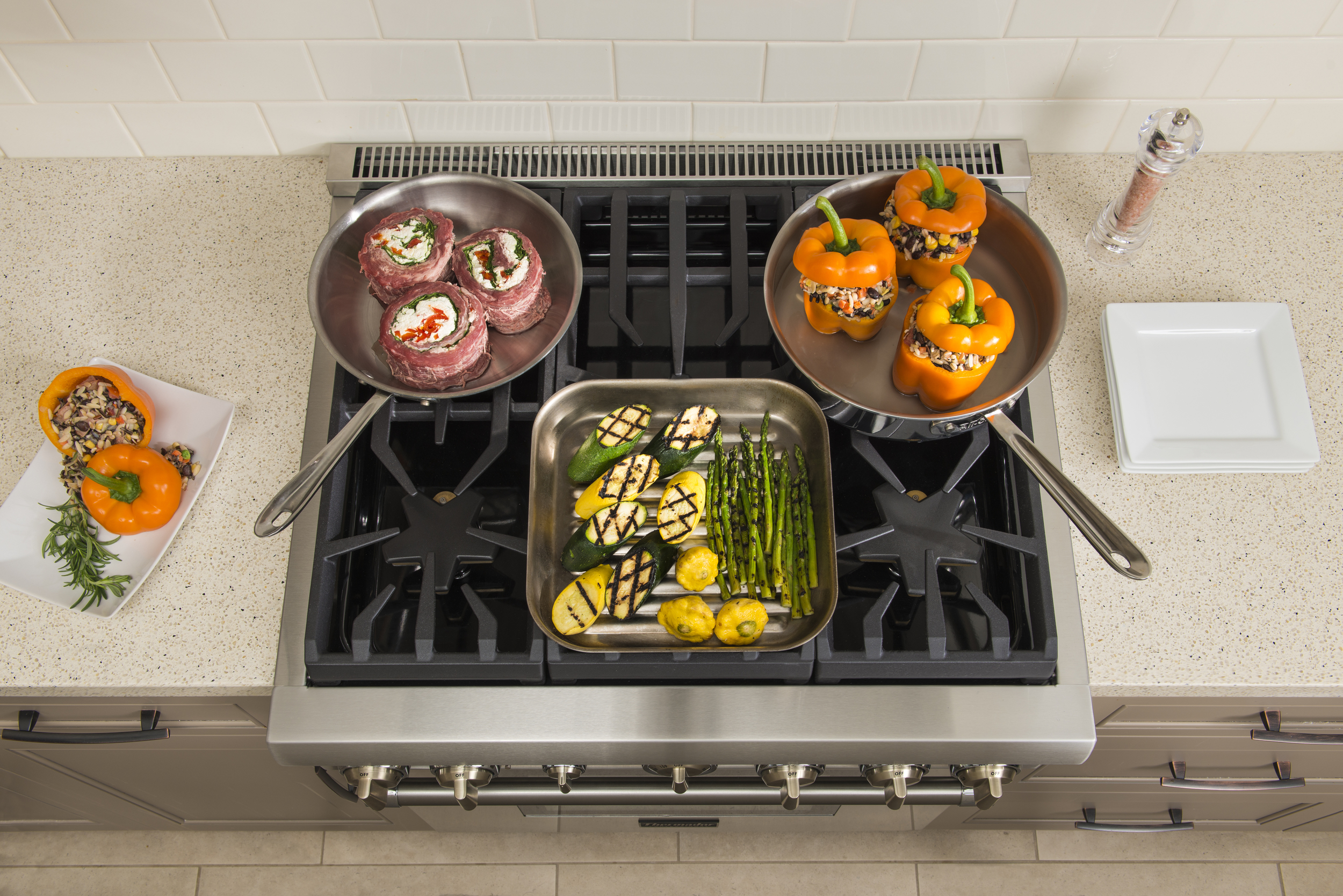 Best of #KBIS2015: Thermador's Five Burner Pro Harmony Range / cooking appliance | Carla Aston reporting from Modenus' #BlogTourVegas | Image via: Thermador.com