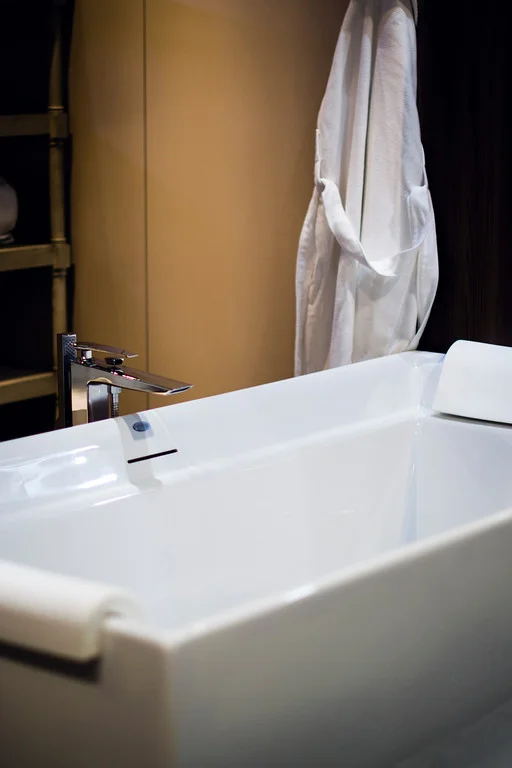 Best of #KBIS2015: MUST-HAVE: Toto's sleek, environmentally-friendly toilets. / bathroom; penthouse | Carla Aston reporting from Modenus' #BlogTourVegas | Image via: ChasenWest.com