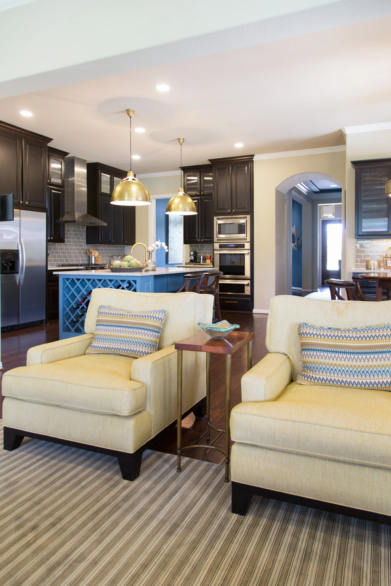 BEFORE & AFTER: This Living Room & Kitchen Remodel Shows How ...