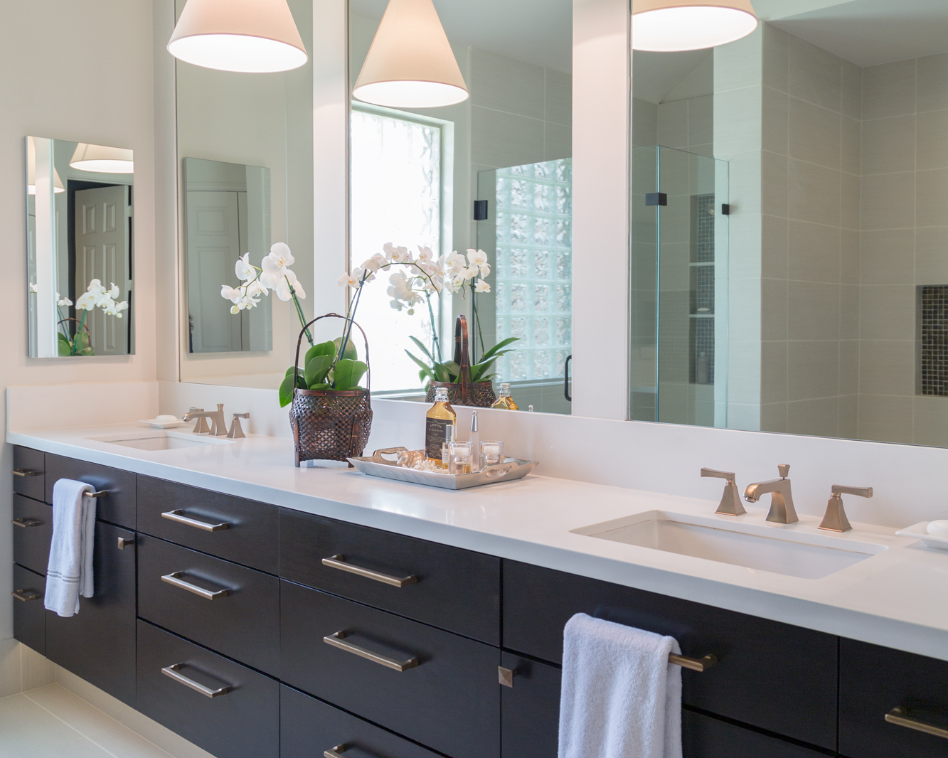 BEFORE & AFTER: A Master Bathroom Remodel Surprises Everyone With ...