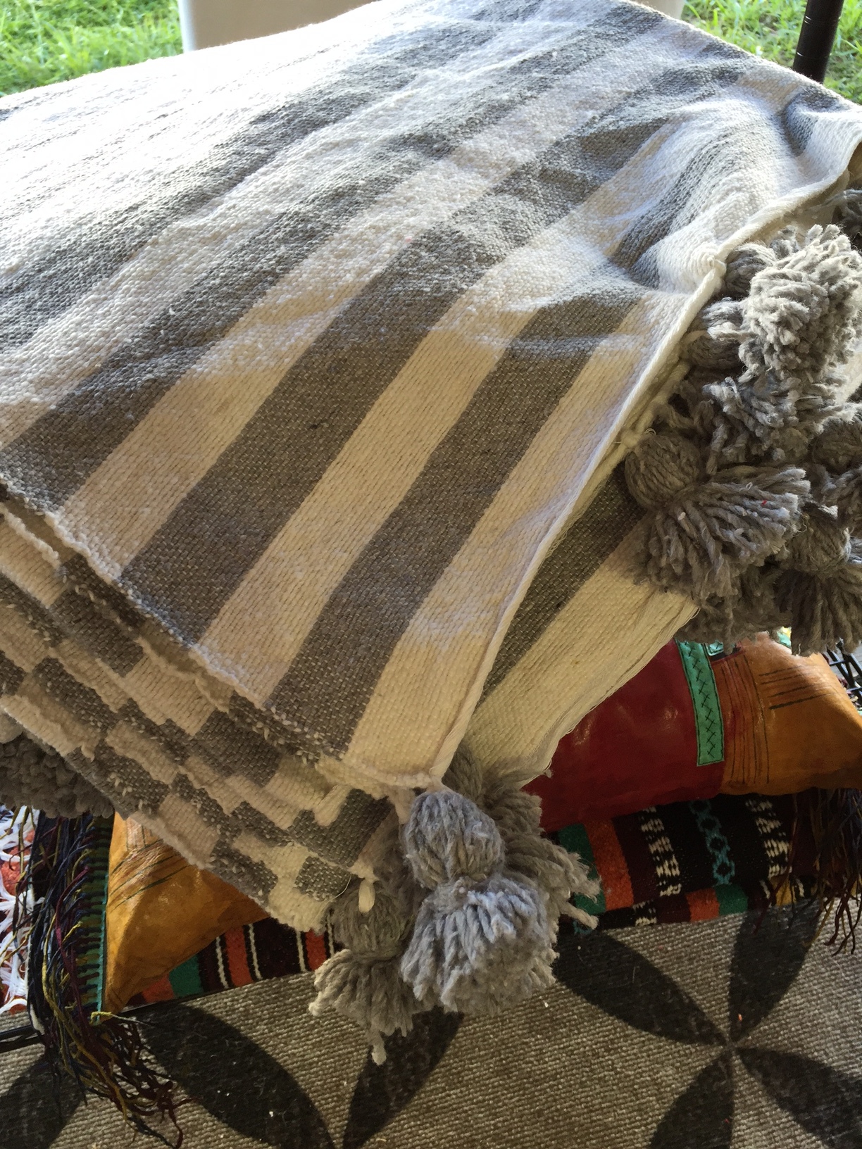 Moroccan blanket and pillows | Antevasins