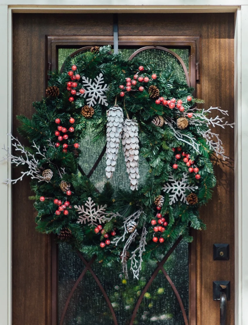 DIY Woodland Christmas Wreath - Carla Aston, Photographer: Tori Aston