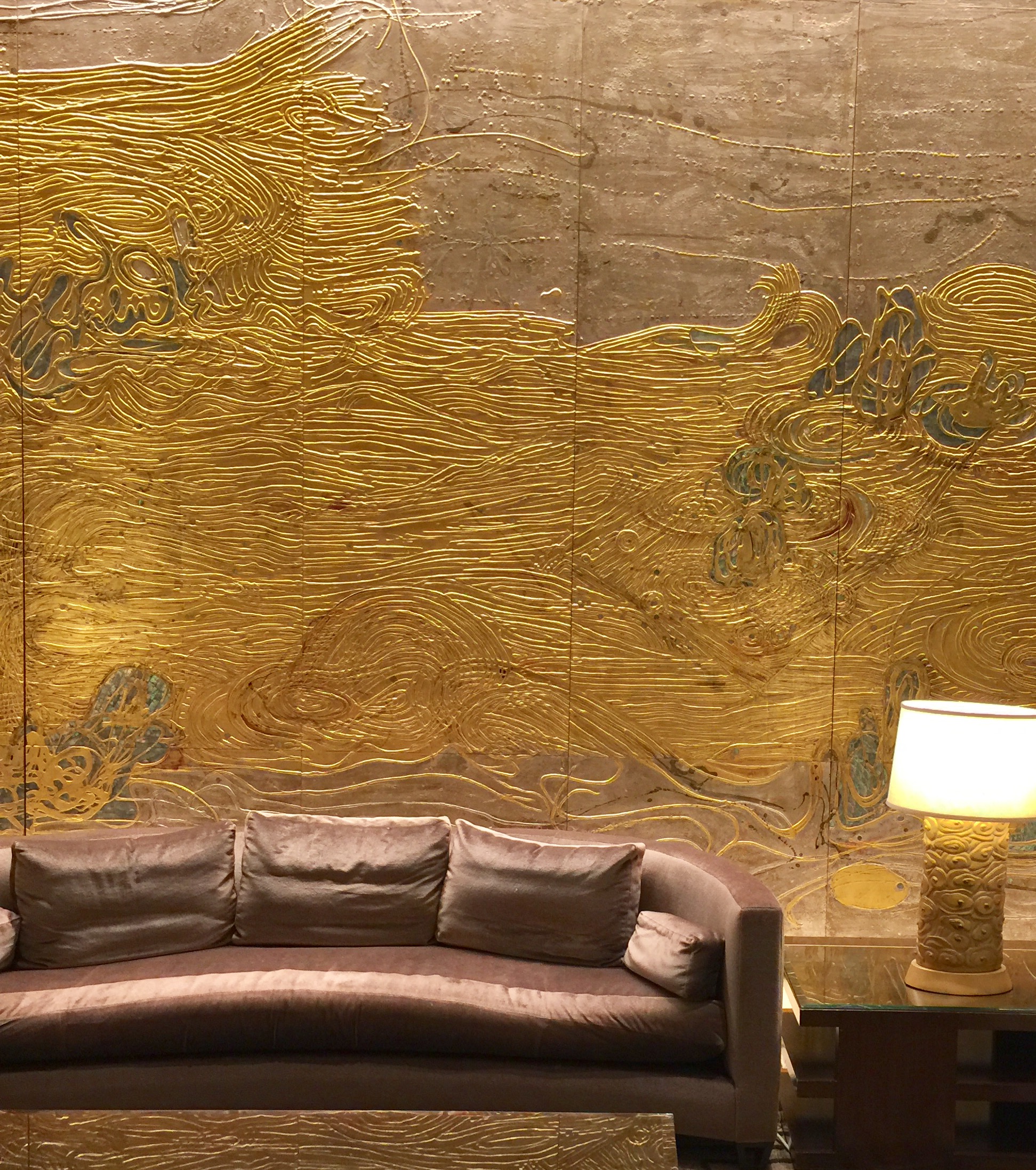 Gilded lobby wall at the Beverly Hilton, location of Design Bloggers Conference 2017 & 2018