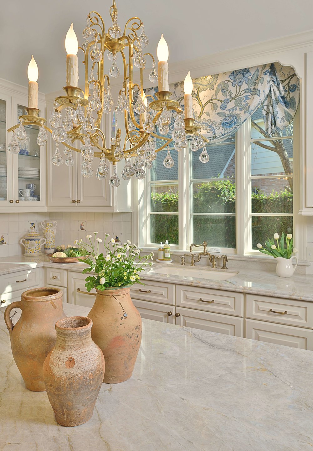 7 Considerations For Kitchen Island, Chandeliers Over Kitchen Island