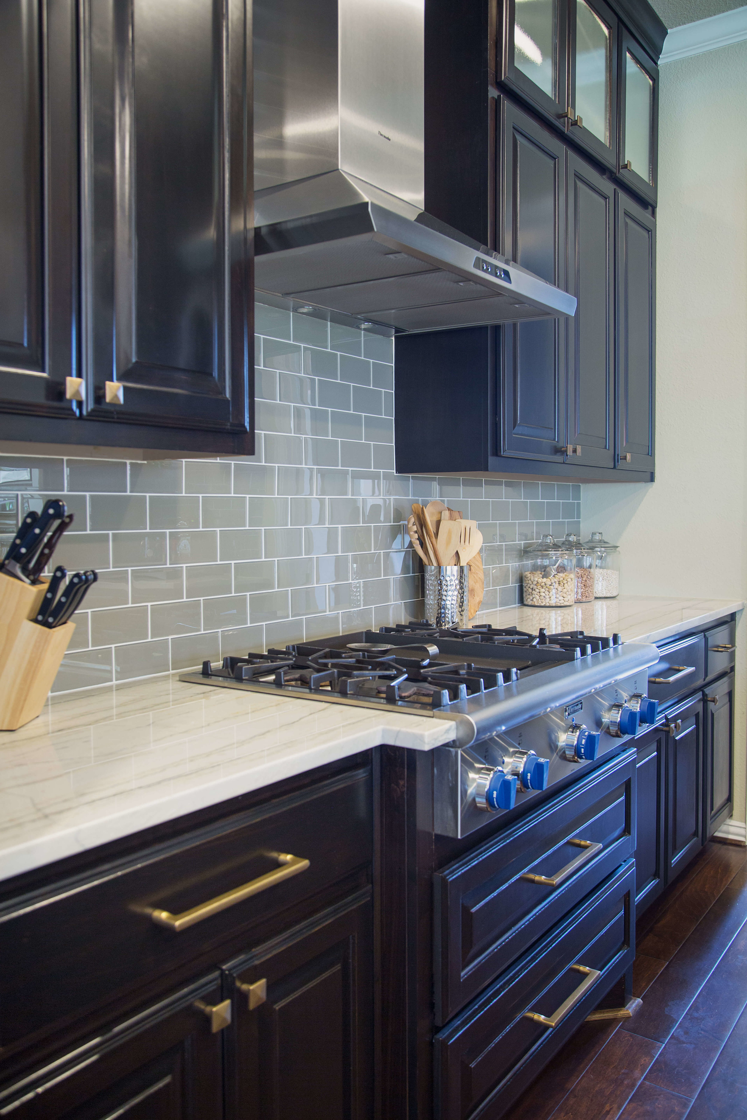 When To Use A Natural Stone Backsplash And When Not To Designed