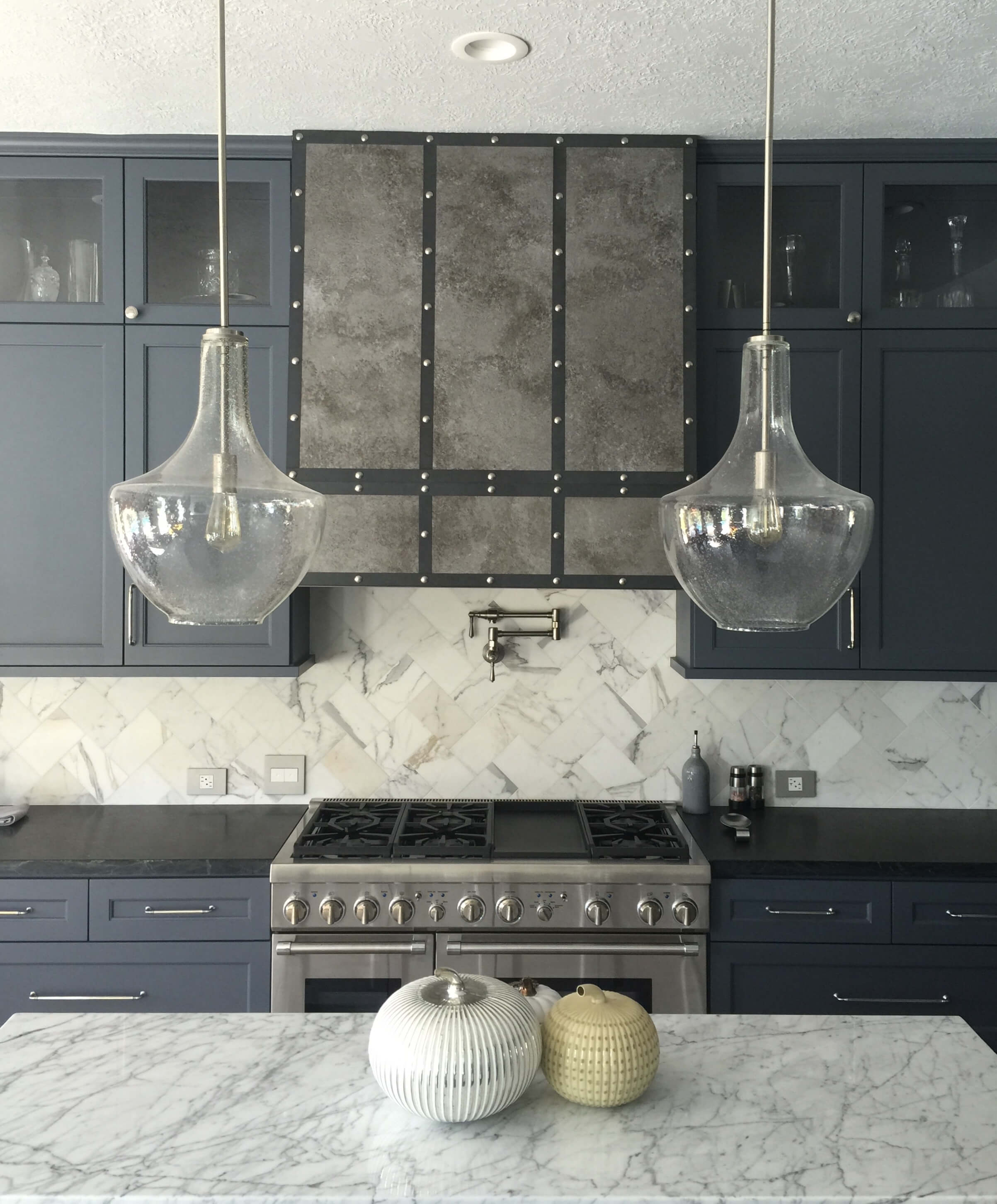 When To Use A Natural Stone Backsplash And When Not To Designed