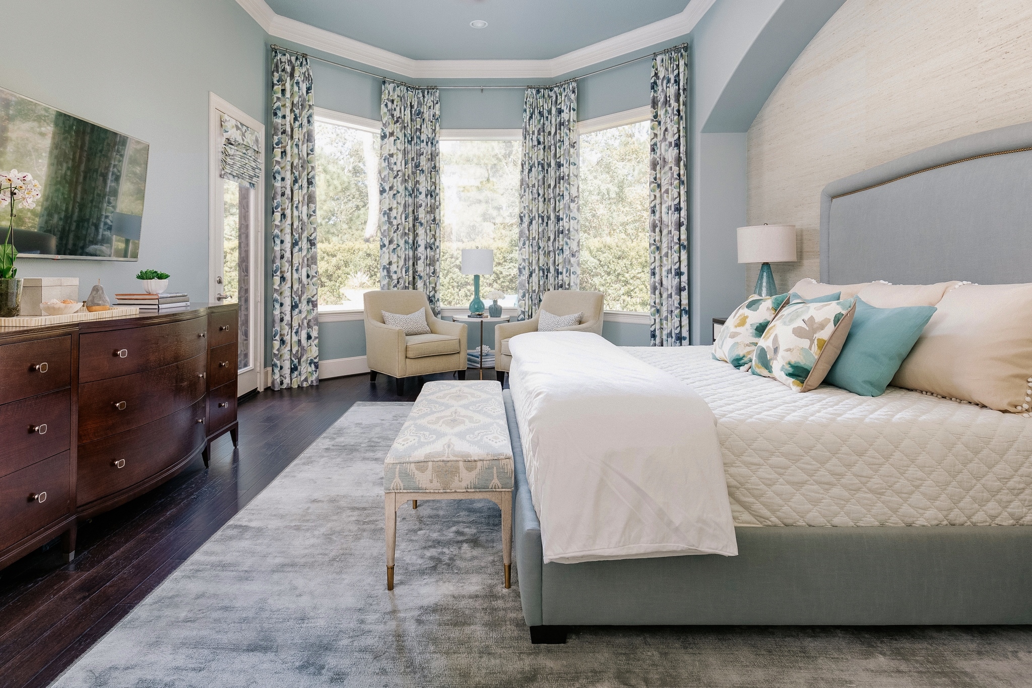 Decorating Master Bedroom In Blue Gray And White