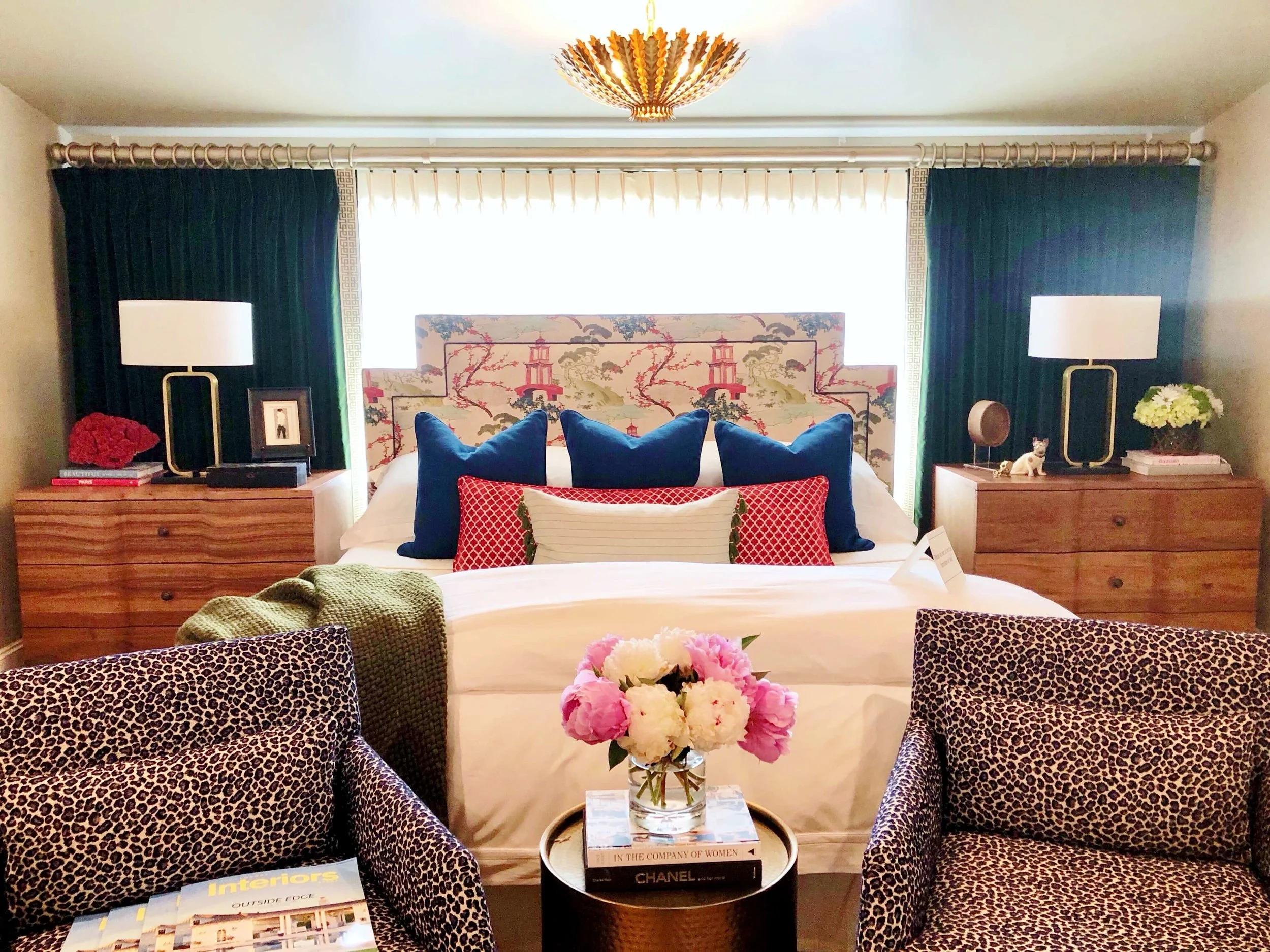 This beautiful bedroom, designed by Ashley Arter and Tiffany Edwards of Edwards Interiors and Design, makes for a comfortable guest retreat in the ASID River Oaks Showhouse #guestbedroom #bedroomdesign
