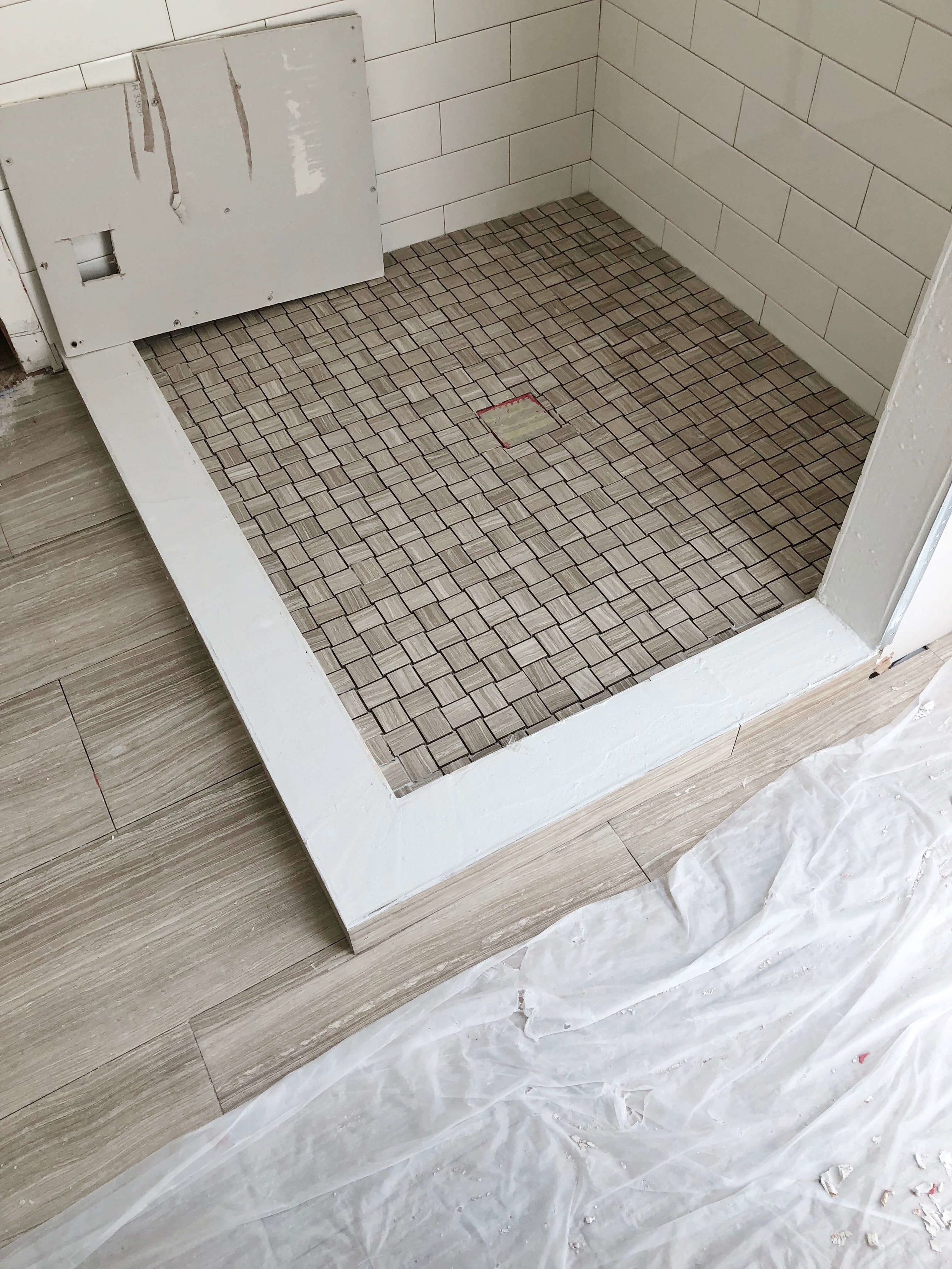 Small Bathroom Look Bigger, How To Tile Shower Curb With Bullnose