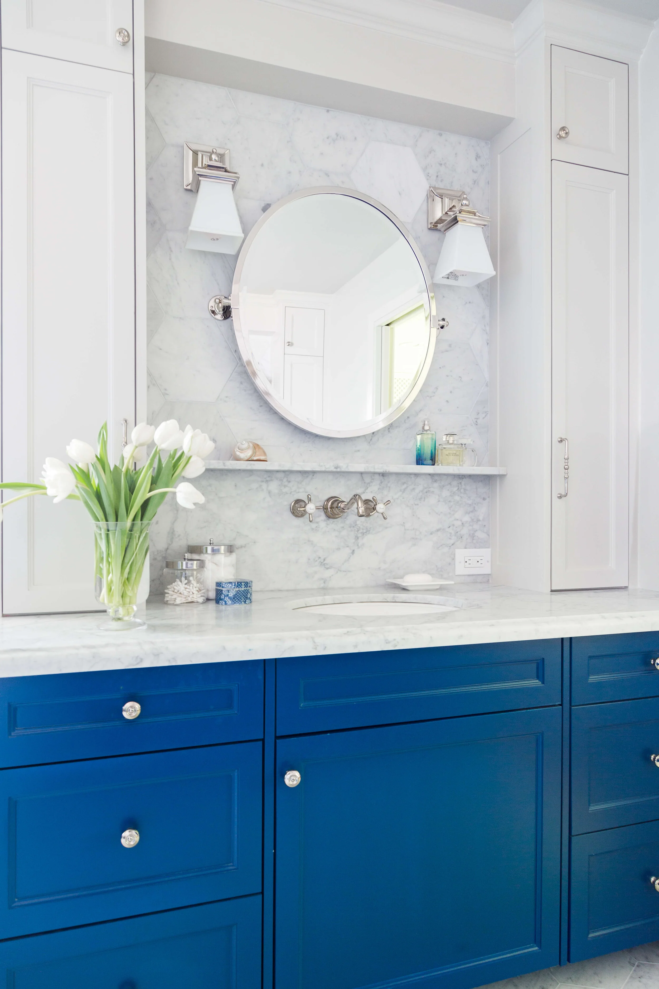 Color Trend 2020 Pantone S Color Of The Year Classic Blue Designed