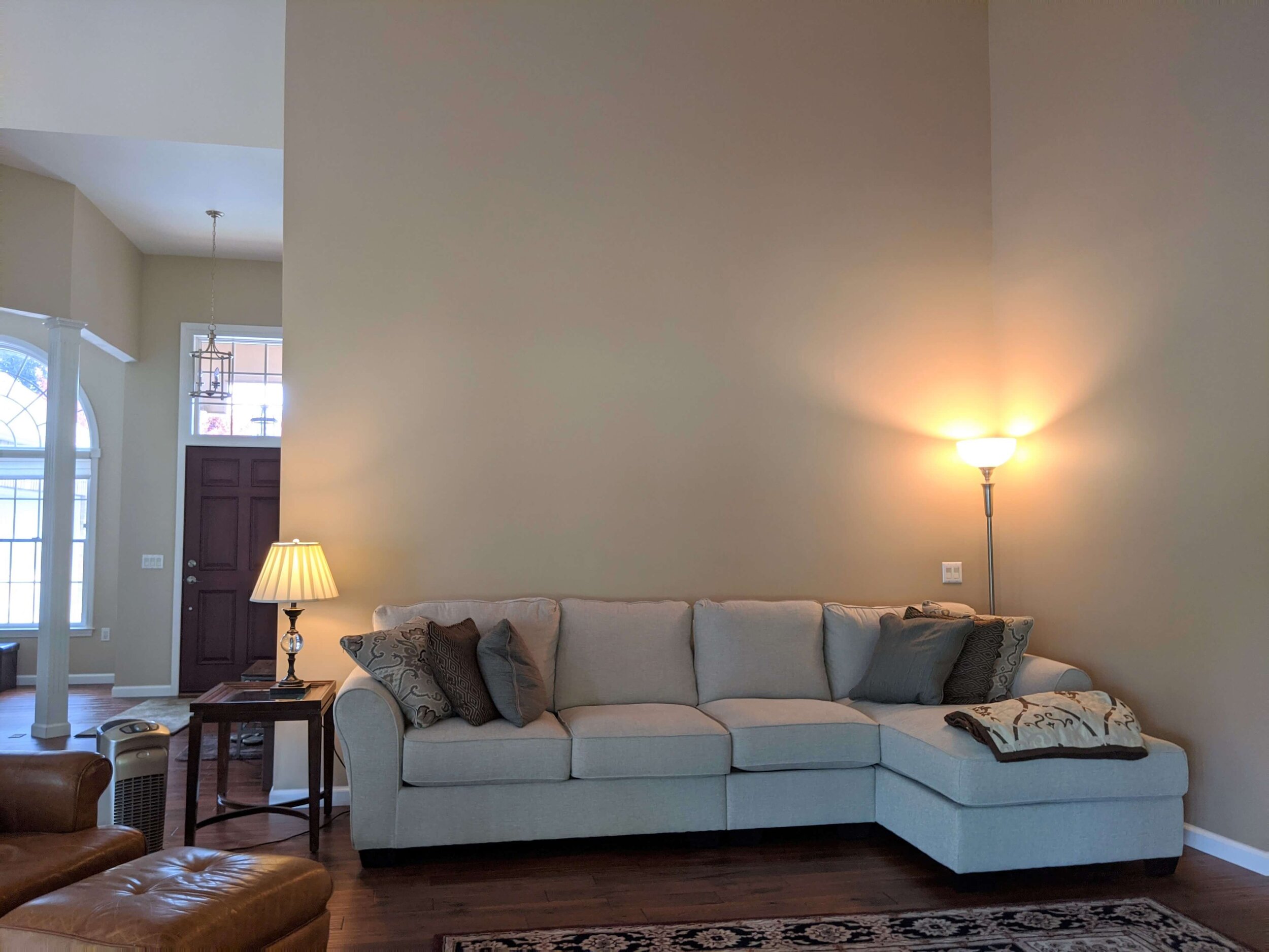 Featured image of post Ideas For Blank Wall Behind Sofa / Fancy sconces can add a little flair to any area in your home, he says, especially when used with a mirror.