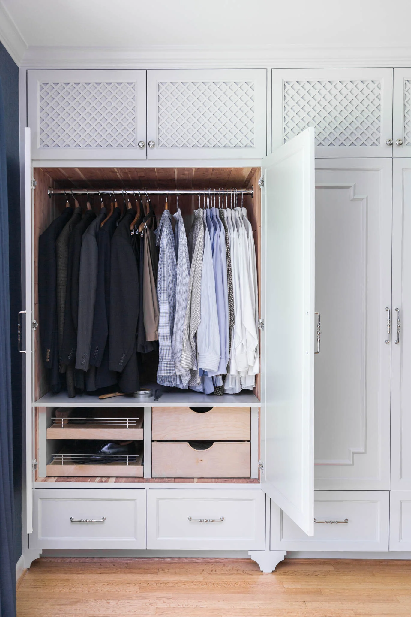 Mixing Metal Finishes Should Light Fixtures Match Hardware? — DESIGNED