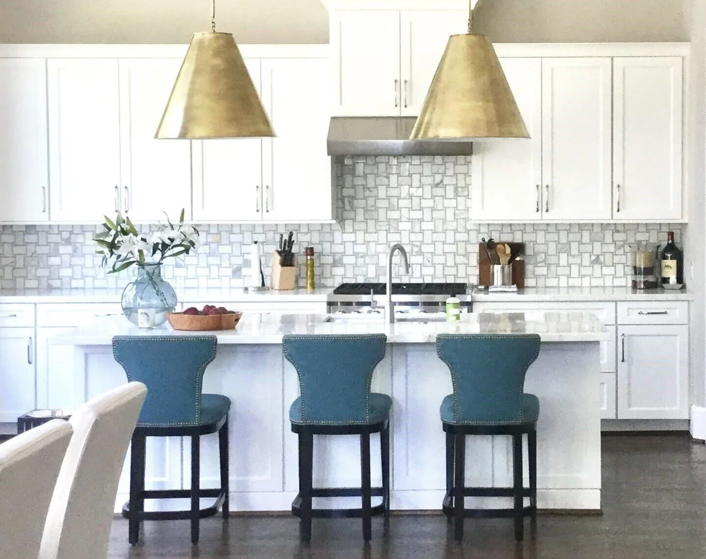 should kitchen lighting match hardware