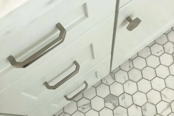 7 Basic Design Considerations For Selecting Cabinet Pulls And Knobs For Your Interior Design Project