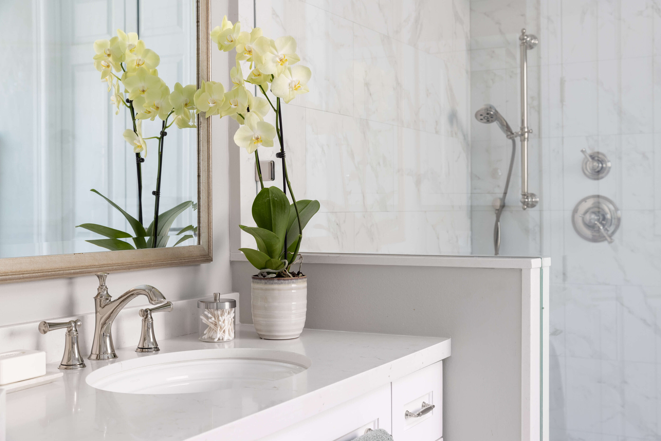 BEFORE AND AFTER - See This Bathroom's Beautifully Serene Remodel ...