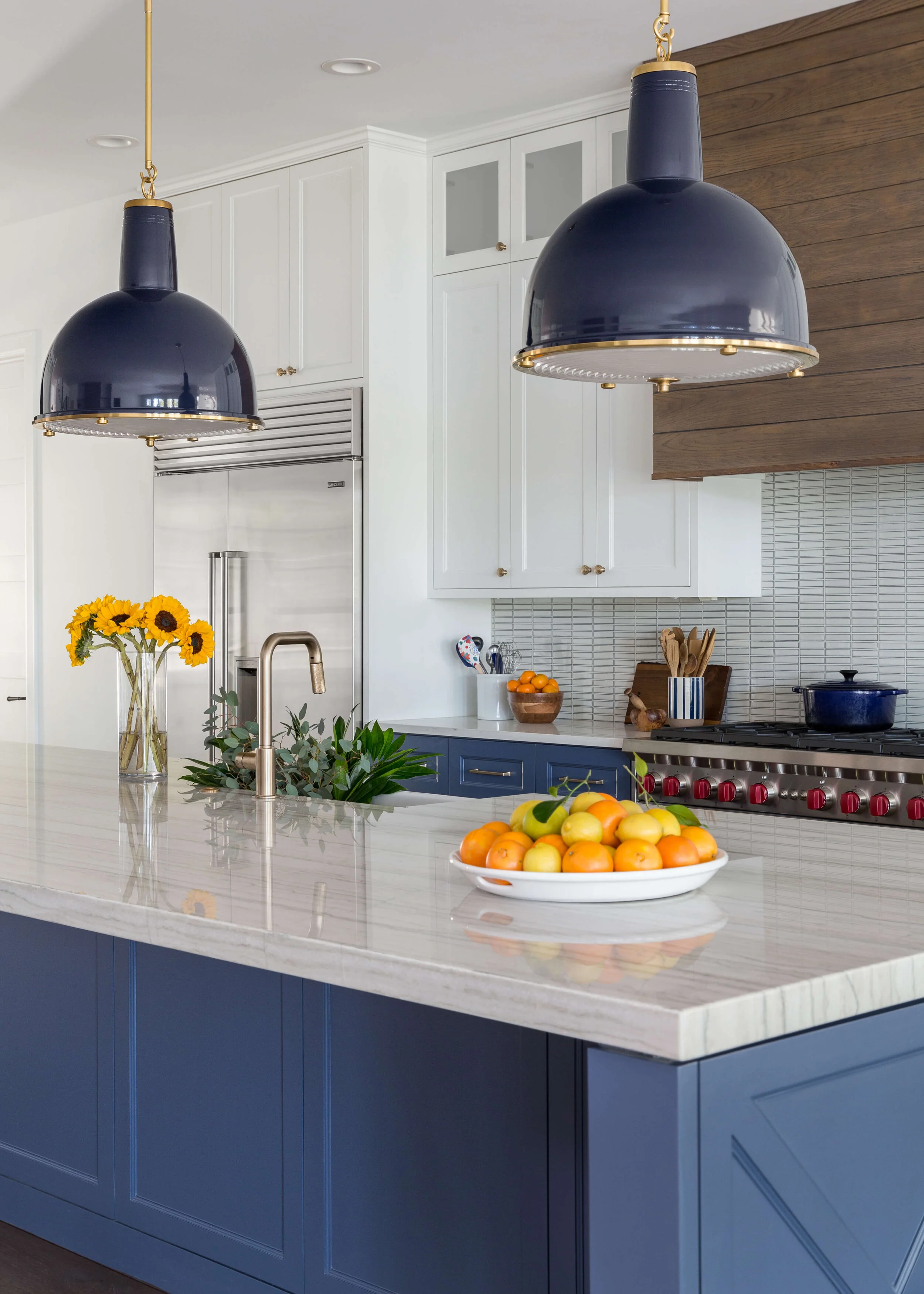 Kitchen Island Selection and Decoration