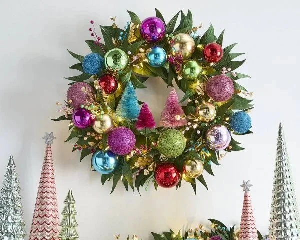18 Breathtaking Christmas Door Wreaths That Are Begging To Be Stolen By Neighbors