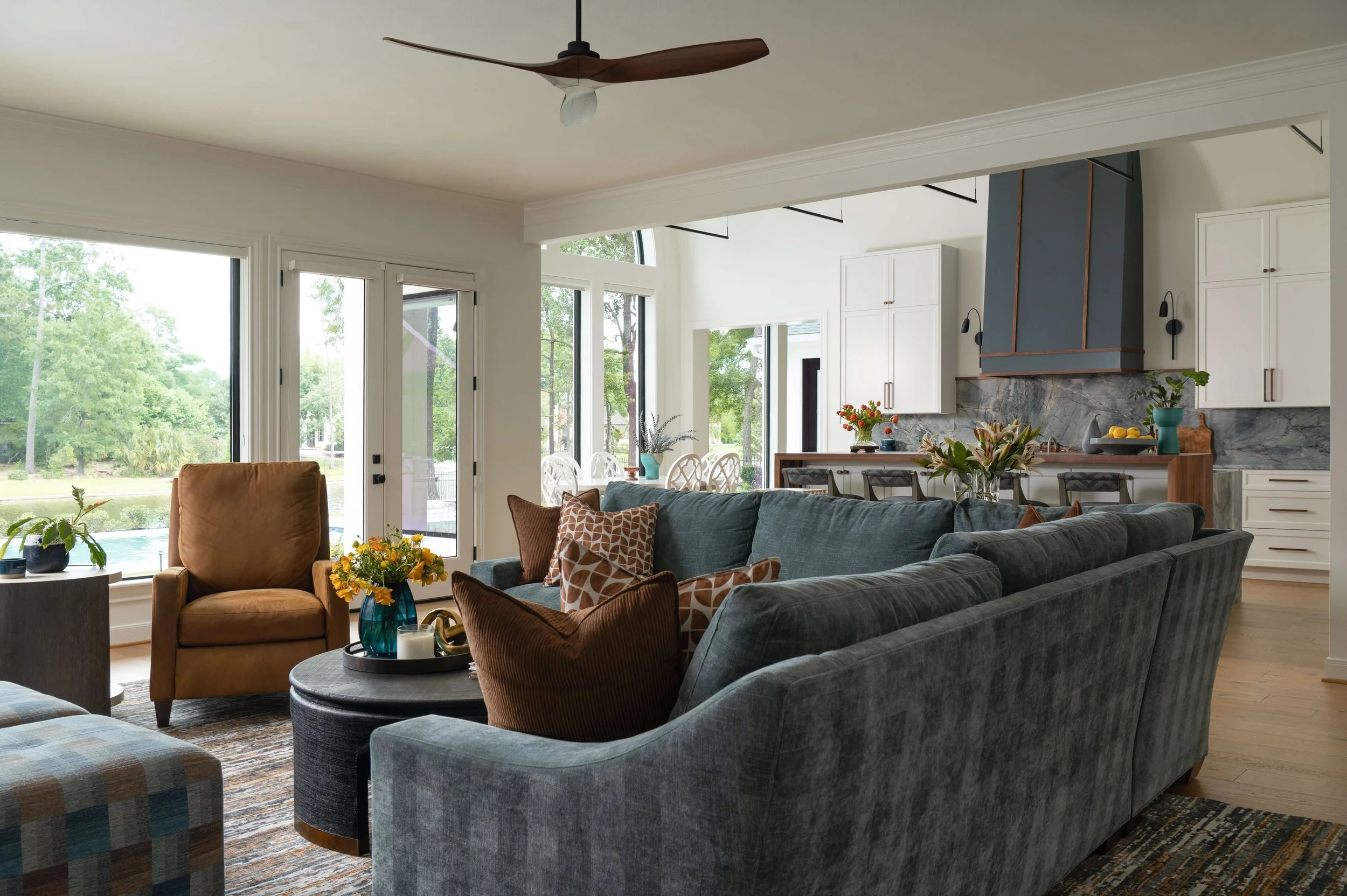 CarlaAston-Family rm kitchen background-TheWoodlandsTX-EllenReneePhotography-6.jpg