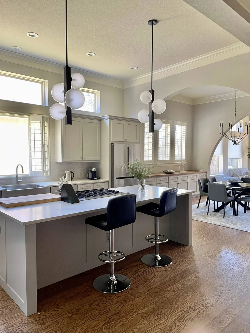 Kitchen Pendant Light and Breakfast Room Chandelier Pairings With