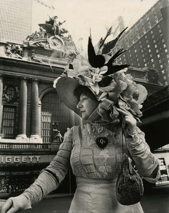 Bill photographer Editta in 1976 for a fashion book entitled Facades , a celebration of 200 years of fashion and architecture in NYC.