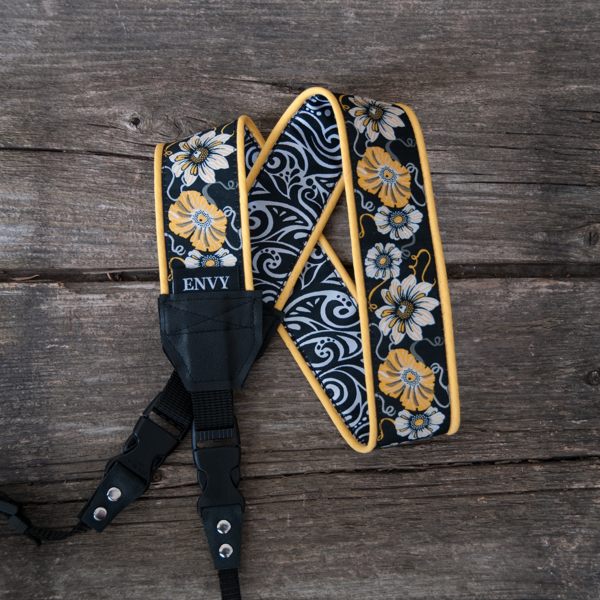 Here's the lovely camera strap that came home with me! Thank you, Lisa!