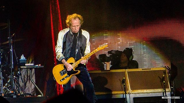 “Tele Tuesday” - Philadelphia 2019
@officialkeef x @therollingstones x #philadelphia .
.
.
#rollingstones #keithrichards #tele #telecaster #nofiltertour #legend #concertphotography #livemusic