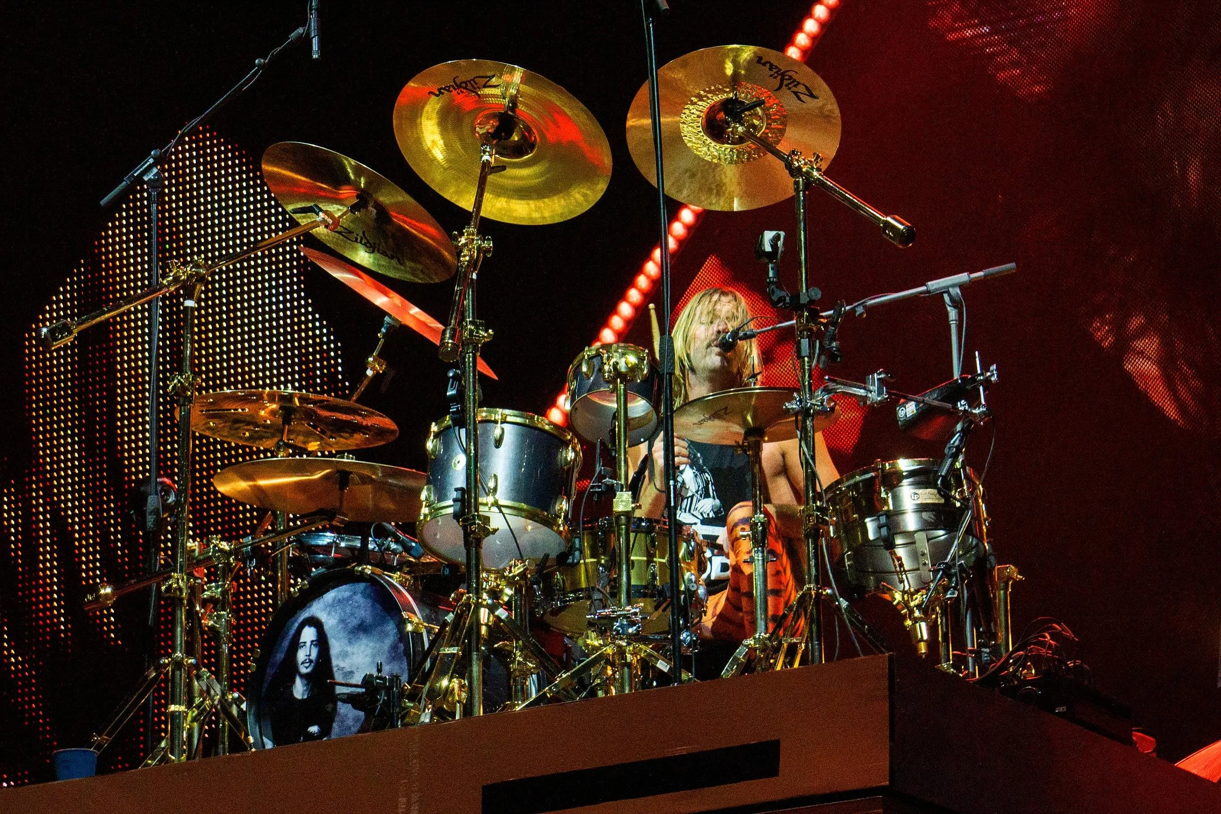 Not sure how many shows Taylor Hawkins played with this @chriscornellofficial Portrait Bass Drum, but man it hit me hard that night when I noticed it. It was so special seeing Chris as almost the 7th Foos member this night at @thegarden 

Curious is 