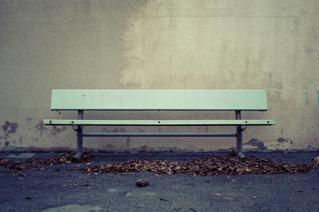 What's more beautiful and simple than a bench? This belongs with the image above. And, if you noticed, the three last images in this blog entry are all processed the same way, using a faded "Polaroid" look - these images ultimately might find there way into a new portfolio. Stay tuned. 