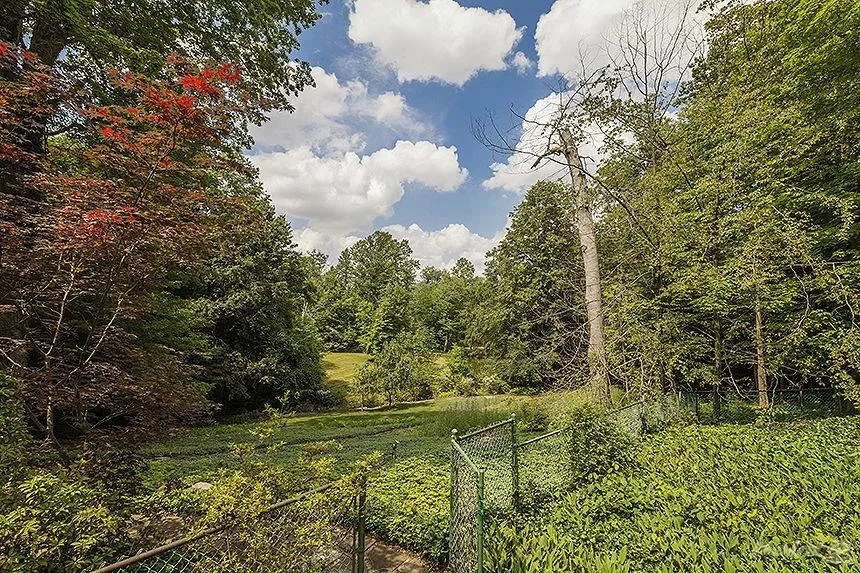 6 Acre Spring