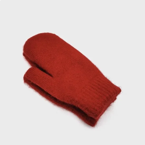 mitt fuzzy red.jpg