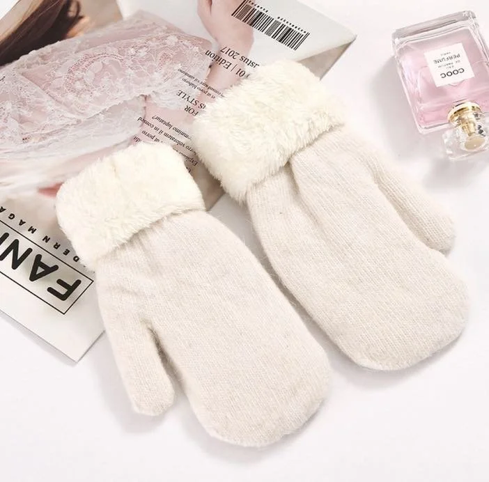 p winter white mittens.jpg