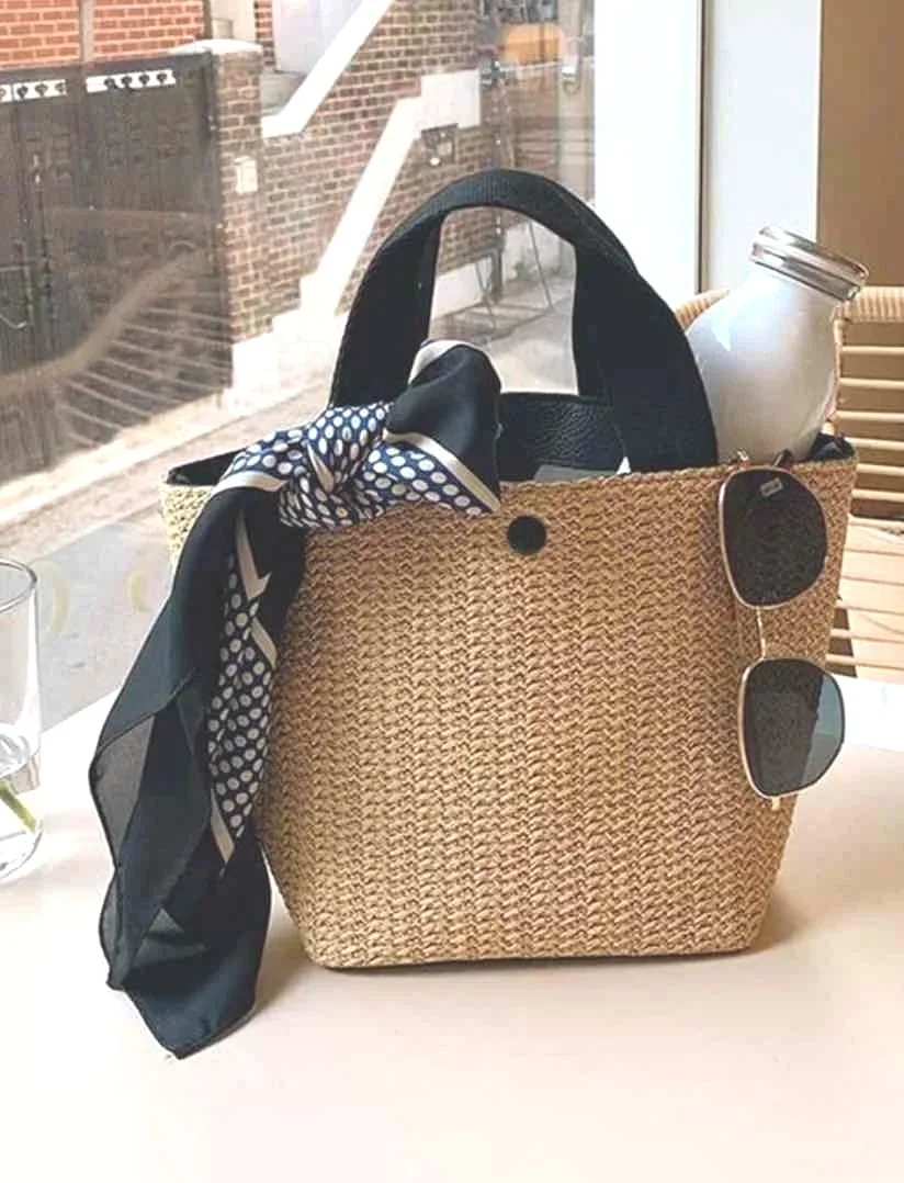 straw+tote+blk+handle.jpg