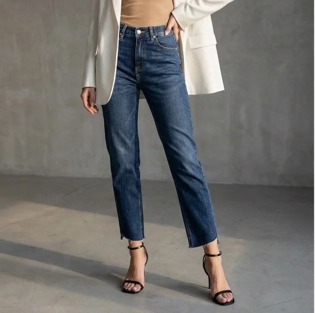 dark jean outfit.jpg