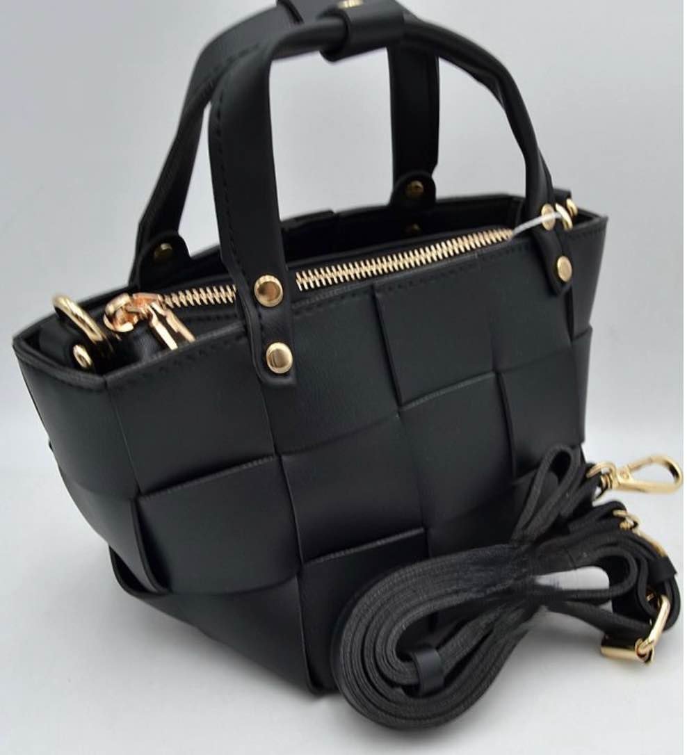 small woven purse blk.jpg